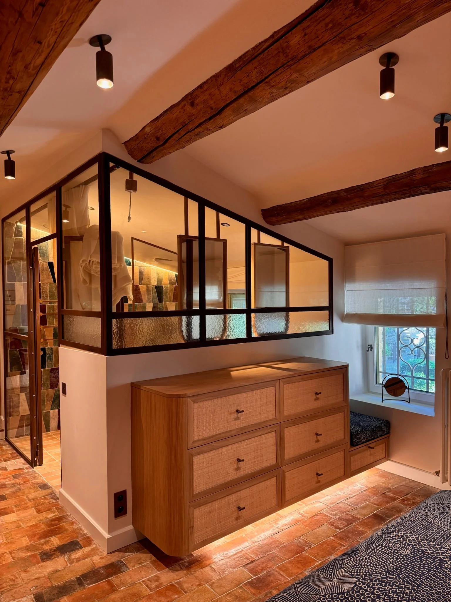 Bedroom with glazed partition, exposed beams and oak chest of drawers — Fontaine